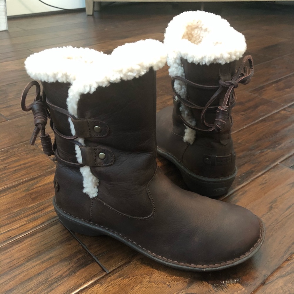 UGG Akadia Boots- Brown Leather Lace-up